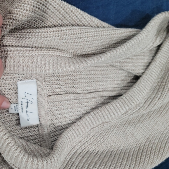 💫 L'Academie Knit Sleeveless Hoodie 💫 - Picture 7 of 8